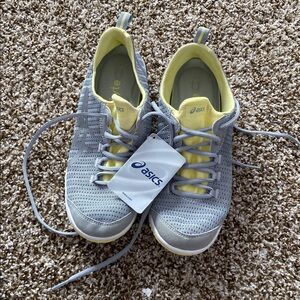 NWT ASICS Women's Metrolyte Sneakers in Gray and Yellow